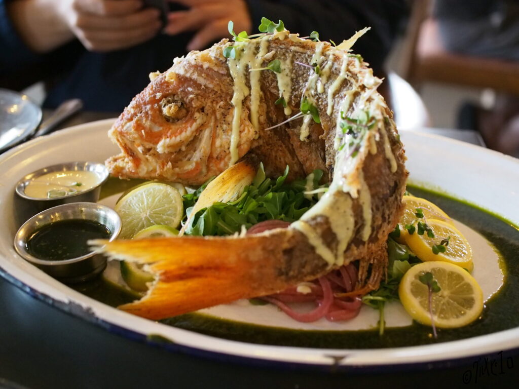 マイアミ 過去最高のシーフード料理店 スティルツビル フィッシュバー 驚きの魚丸揚げに世界一の蟹 グルメピエロ