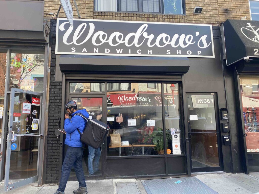 Woodrow's Sandwich Shop
ウッドロウズ・サンドイッチ・ショップ
外観