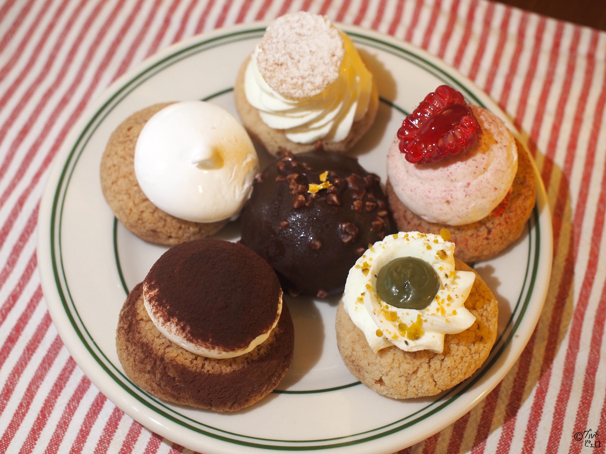 NYスイーツ|手土産に最適!可愛すぎるプチシュークリーム ...